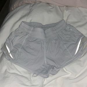 Lululemon hotty hot short 2.5”